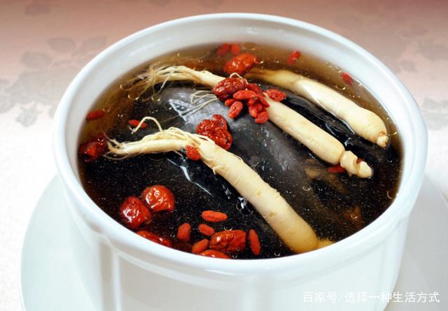 枸杞邂逅乌鸡：一锅滋补靓汤，暖身更暖心